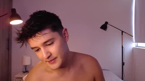 Angel online show from October 31, 2025, 7:04 pm