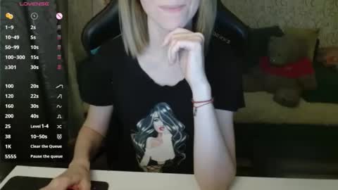 Snapshot of angelcute32 chatting on October 22, 2025, 2:39 pm AngelCute32 online show from October 22, 2025, 2:39 pm