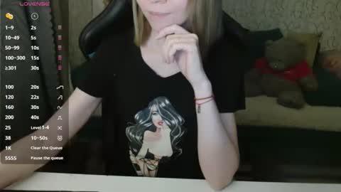 Snapshot of angelcute32 chatting on October 26, 2025, 3:18 pm AngelCute32 online show from October 26, 2025, 3:18 pm