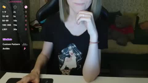 Snapshot of angelcute32 chatting on October 28, 2025, 2:31 pm AngelCute32 online show from October 28, 2025, 2:31 pm