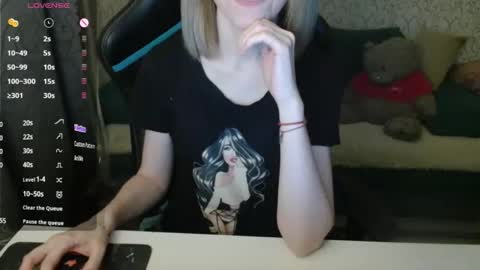 Snapshot of angelcute32 chatting on November 3, 2025, 3:57 pm AngelCute32 online show from November 3, 2025, 3:57 pm