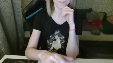 Snapshot of angelcute32 chatting on November 6, 2025, 3:02 pm AngelCute32 online show from November 6, 2025, 3:02 pm