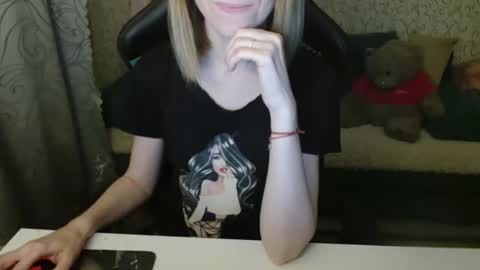 Snapshot of angelcute32 chatting on November 9, 2025, 3:21 pm AngelCute32 online show from November 9, 2025, 3:21 pm