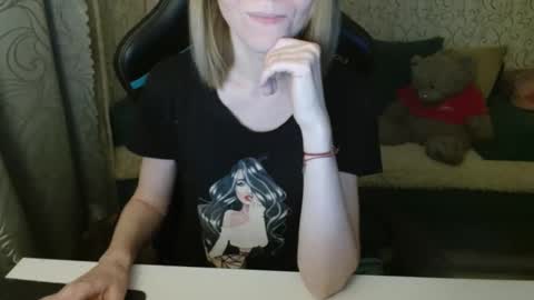 Snapshot of angelcute32 chatting on November 13, 2025, 3:33 pm AngelCute32 online show from November 13, 2025, 3:33 pm