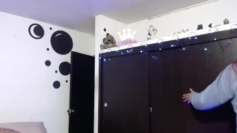 angele online show from March 11, 2025, 3:26 am