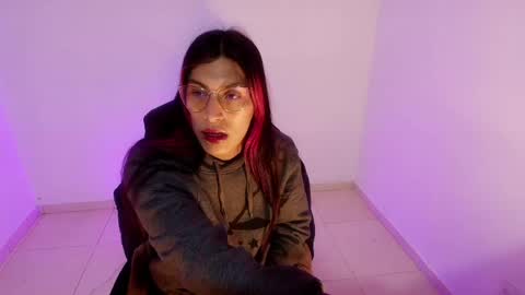 angele online show from April 21, 2026, 7:39 pm