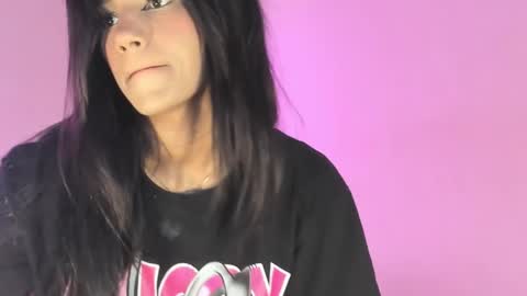 Snapshot of angeli_sexi chatting on February 17, 2025, 12:32 am Carolina online show from February 17, 2025, 12:32 am