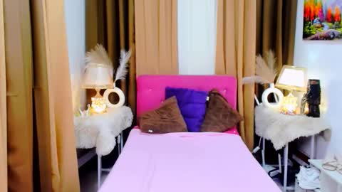 MISS PAU online show from October 12, 2025, 3:49 am