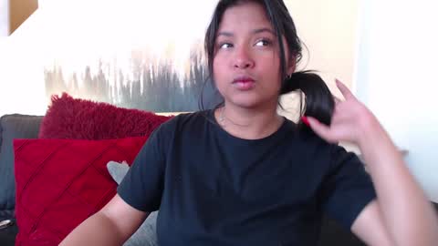 Snapshot of angelica_bss chatting on January 7, 2025, 3:23 pm Angelica bss online show from January 7, 2025, 3:23 pm