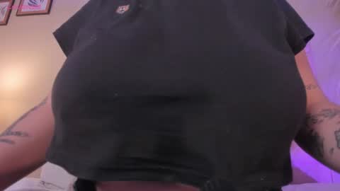 Snapshot of angelica_cross chatting on April 21, 2026, 8:23 pm Angelica Cross online show from April 21, 2026, 8:23 pm