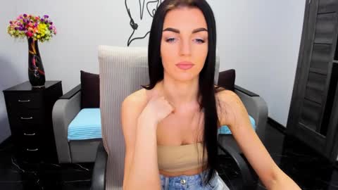 Snapshot of angelina_clark chatting on January 16, 2025, 6:46 am Angelina online show from January 16, 2025, 6:46 am