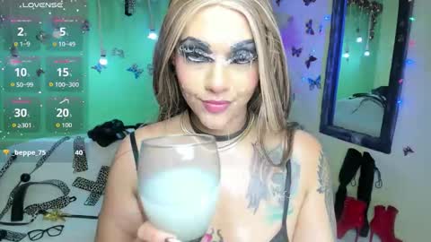 Snapshot of angelina_james_ chatting on December 19, 2025, 10:39 pm Angelina online show from December 19, 2025, 10:39 pm