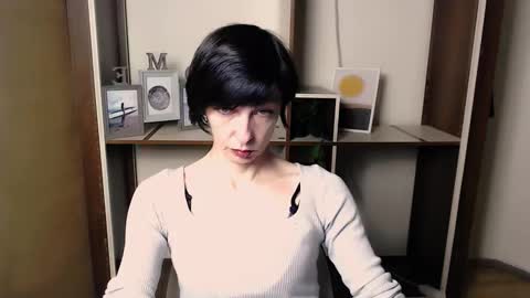 Angelina online show from December 17, 2025, 6:41 am