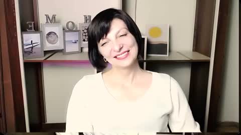 Snapshot of angelinalov_ chatting on July 6, 2026, 10:01 am Angelina online show from July 6, 2026, 10:01 am
