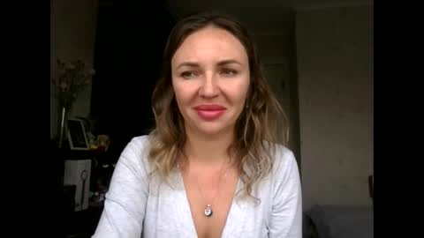 angelinalove28 online show from October 12, 2025, 7:29 am