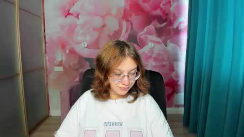 AngelinaLow online show from October 20, 2025, 11:21 am