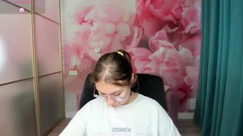 AngelinaLow online show from October 27, 2025, 12:31 pm