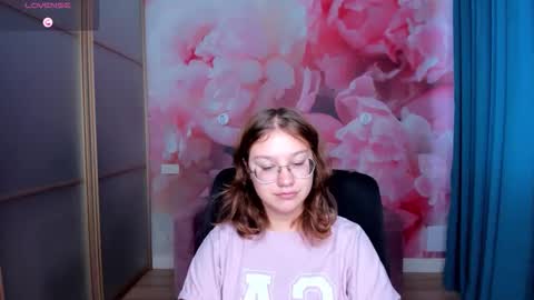 AngelinaLow online show from November 3, 2025, 12:28 pm