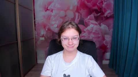 AngelinaLow online show from November 9, 2025, 6:33 am