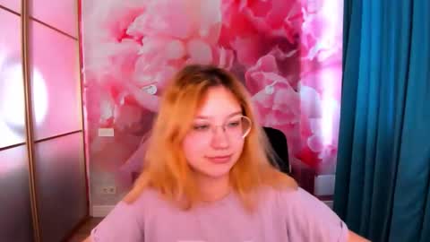 AngelinaLow online show from March 10, 2026, 1:05 pm