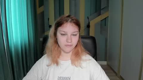 Snapshot of angelinalow chatting on April 30, 2026, 11:27 am AngelinaLow online show from April 30, 2026, 11:27 am