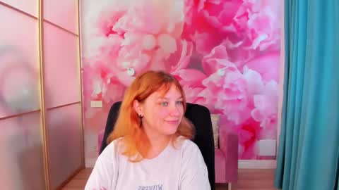 Snapshot of angelinalow chatting on May 2, 2026, 5:45 am AngelinaLow online show from May 2, 2026, 5:45 am