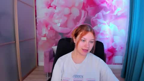 Snapshot of angelinalow chatting on May 3, 2026, 5:24 am AngelinaLow online show from May 3, 2026, 5:24 am