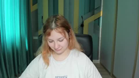 Snapshot of angelinalow chatting on May 4, 2026, 11:28 am AngelinaLow online show from May 4, 2026, 11:28 am