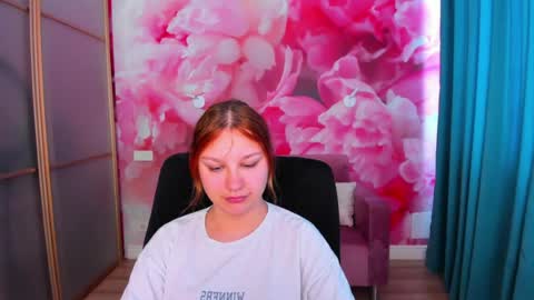 Snapshot of angelinalow chatting on May 15, 2026, 11:28 am AngelinaLow online show from May 15, 2026, 11:28 am