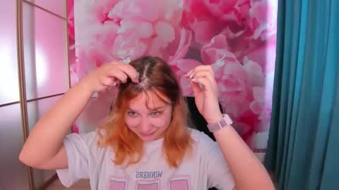 Snapshot of angelinalow chatting on May 16, 2026, 11:31 am AngelinaLow online show from May 16, 2026, 11:31 am