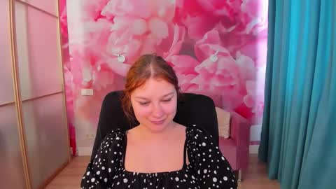 Snapshot of angelinalow chatting on May 25, 2026, 11:27 am AngelinaLow online show from May 25, 2026, 11:27 am