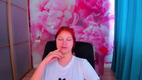 Snapshot of angelinalow chatting on May 30, 2026, 11:29 am AngelinaLow online show from May 30, 2026, 11:29 am