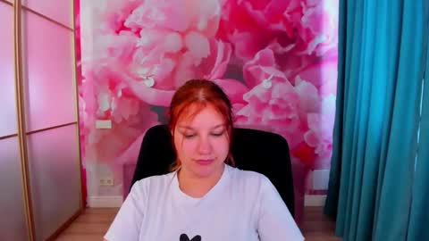 Snapshot of angelinalow chatting on June 1, 2026, 11:34 am AngelinaLow online show from June 1, 2026, 11:34 am