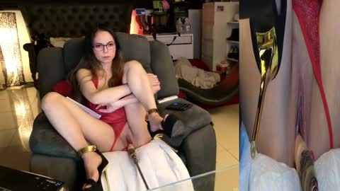 Snapshot of angelinasia chatting on October 10, 2025, 9:47 pm Angel online show from October 10, 2025, 9:47 pm