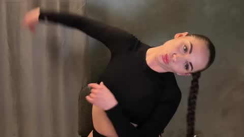 angelisa_fox online show from April 8, 2026, 6:41 pm