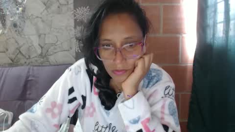 Snapshot of angelitaa_hot chatting on January 28, 2025, 1:27 pm angela online show from January 28, 2025, 1:27 pm