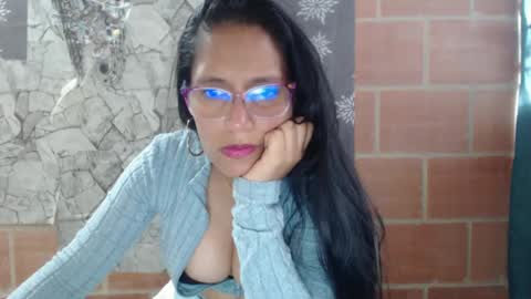 Snapshot of angelitaa_hot chatting on February 3, 2025, 9:18 pm angela online show from February 3, 2025, 9:18 pm