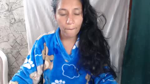 Snapshot of angelitaa_hot chatting on September 12, 2025, 2:33 am angela online show from September 12, 2025, 2:33 am
