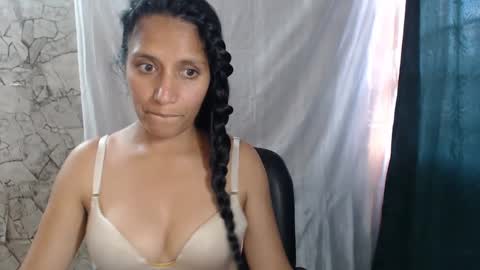 Snapshot of angelitaa_hot chatting on September 30, 2025, 10:15 pm angela online show from September 30, 2025, 10:15 pm