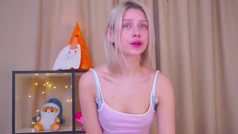 Snapshot of angelkissie chatting on October 31, 2025, 7:26 pm Ennie online show from October 31, 2025, 7:26 pm