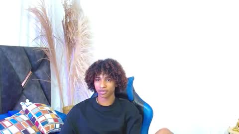 Angel online show from November 12, 2025, 8:08 pm