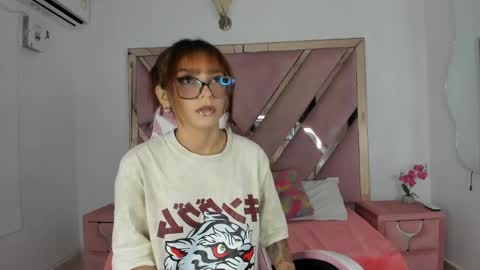 angell_petite01 online show from May 22, 2026, 8:36 pm