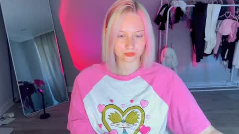 Snapshot of angellisss chatting on May 31, 2026, 10:11 am Cutie online show from May 31, 2026, 10:11 am
