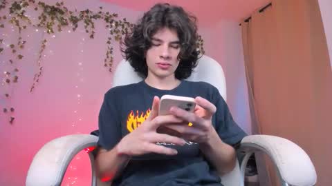Snapshot of angelo_duarte chatting on February 18, 2026, 6:04 pm Angel online show from February 18, 2026, 6:04 pm
