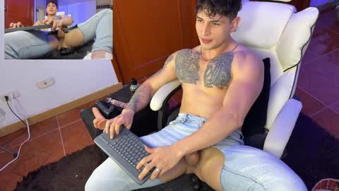 Snapshot of angeloferro1 chatting on December 19, 2024, 3:19 pm Angelo Ferro online show from December 19, 2024, 3:19 pm