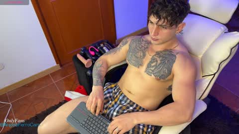 Snapshot of angeloferro1 chatting on December 25, 2024, 2:14 am Angelo Ferro online show from December 25, 2024, 2:14 am