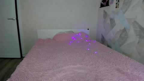 Yana online show from October 10, 2025, 3:33 pm