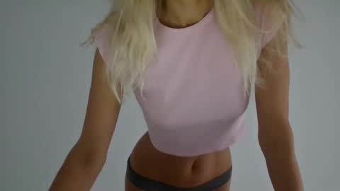 Snapshot of angelsquirting chatting on October 26, 2025, 6:19 am Alesia online show from October 26, 2025, 6:19 am