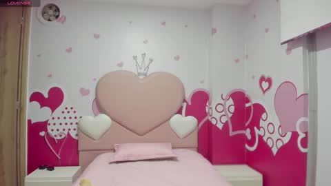 Snapshot of angelstonne_ chatting on February 7, 2025, 9:47 am Angel online show from February 7, 2025, 9:47 am