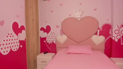 Snapshot of angelstonne_ chatting on February 15, 2025, 9:49 am Angel online show from February 15, 2025, 9:49 am